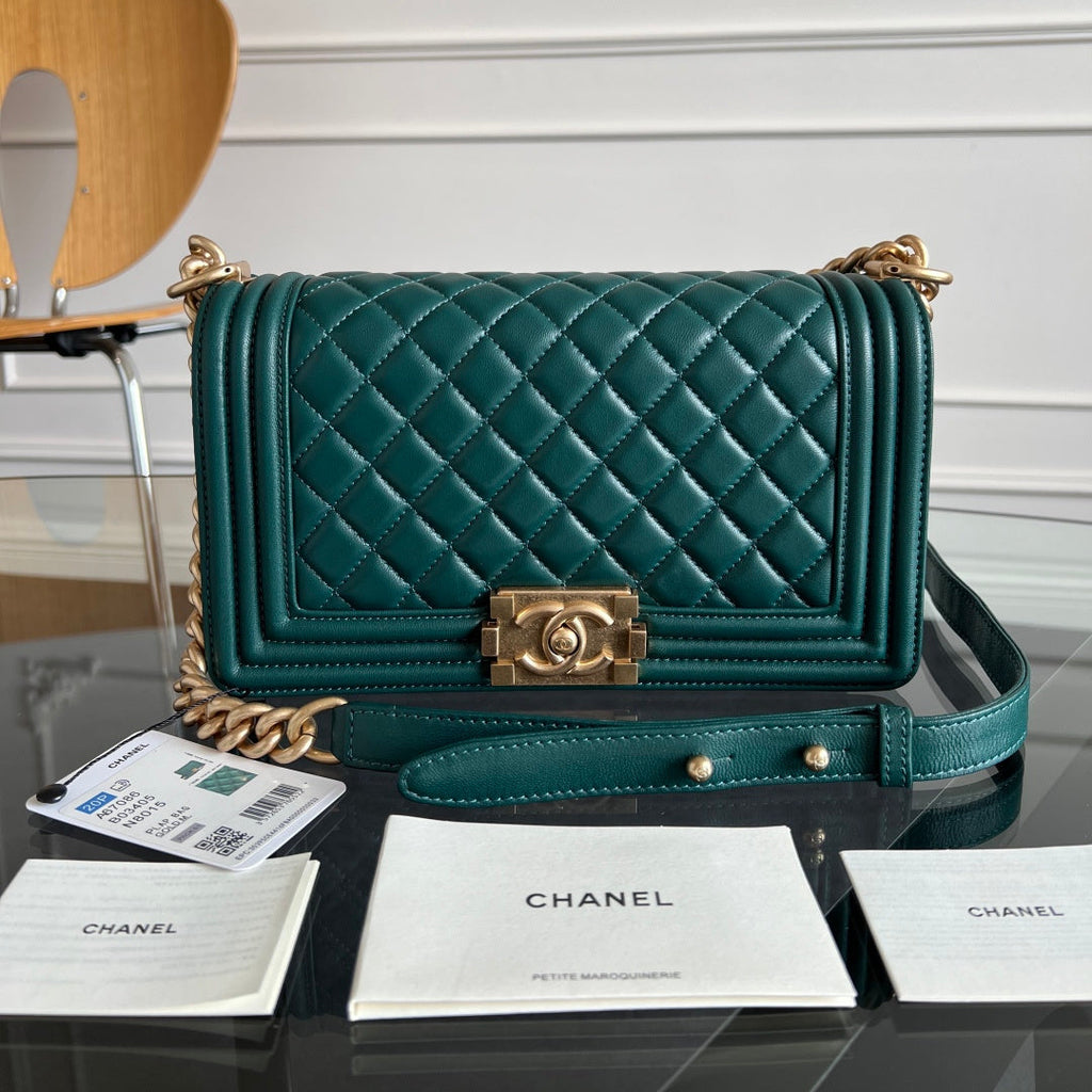 Chanel 25S Boy Bag 25 in Dark Green Lambskin