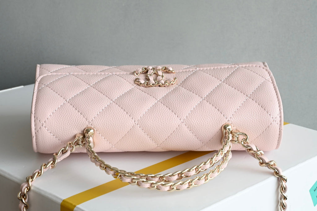 Chanel 25S Kelly 18 cm in Light Pink Lambskin Bag