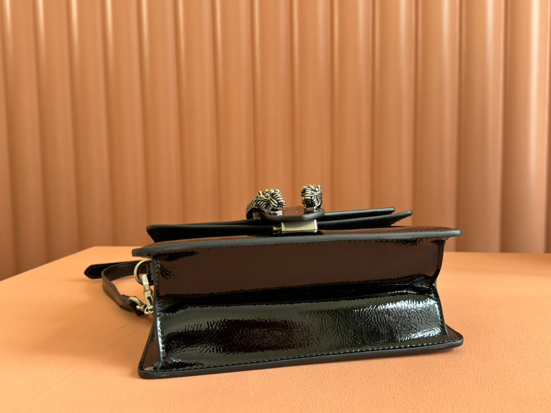 Gucci Dionysus Medium Shoulder Bag 22 in Black Glossy Lambskin