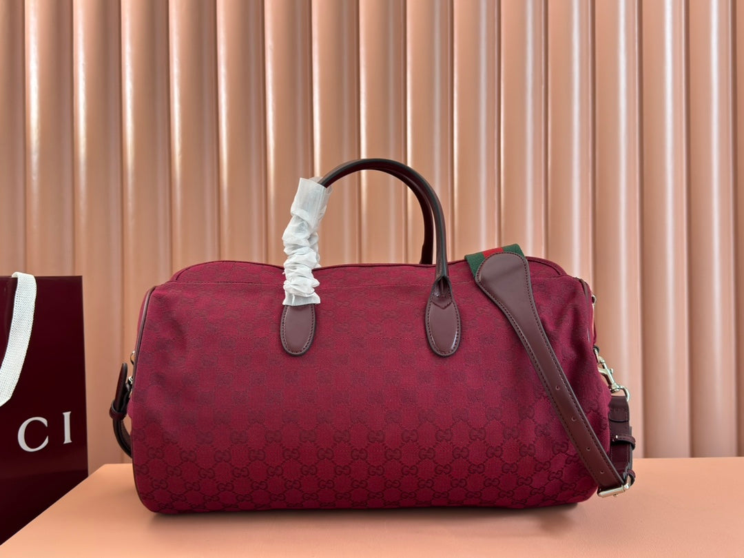Gucci Small Duffle Bag 42 in Rosso Ancora Red Canvas
