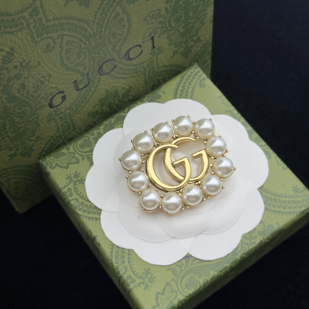 Gucci Brooch Gold 184409