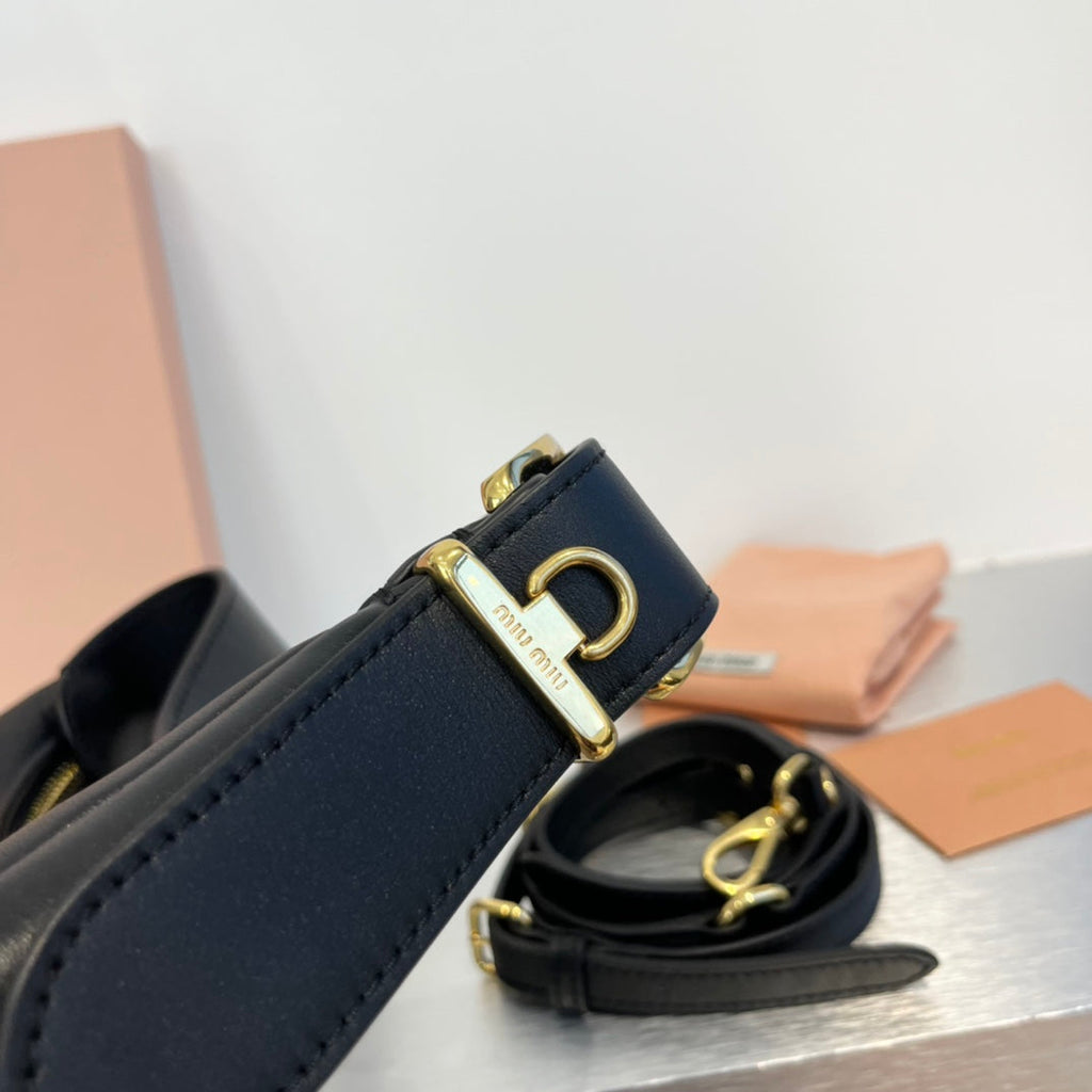 Hobo 20 Bag in Black Calfskin