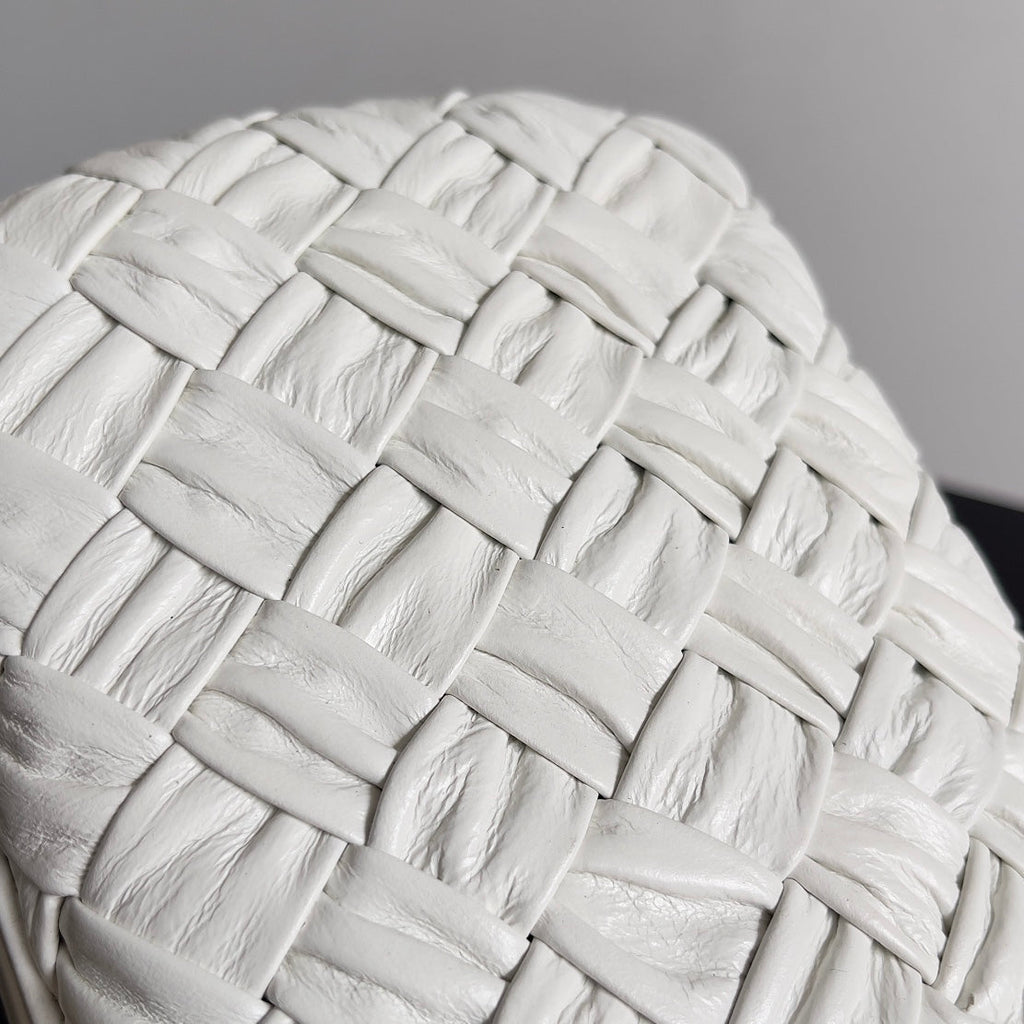 Bottega Veneta Classic Knot 20 in White Lambskin Bag