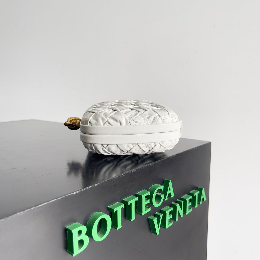 Bottega Veneta Classic Knot 20 in White Lambskin Bag