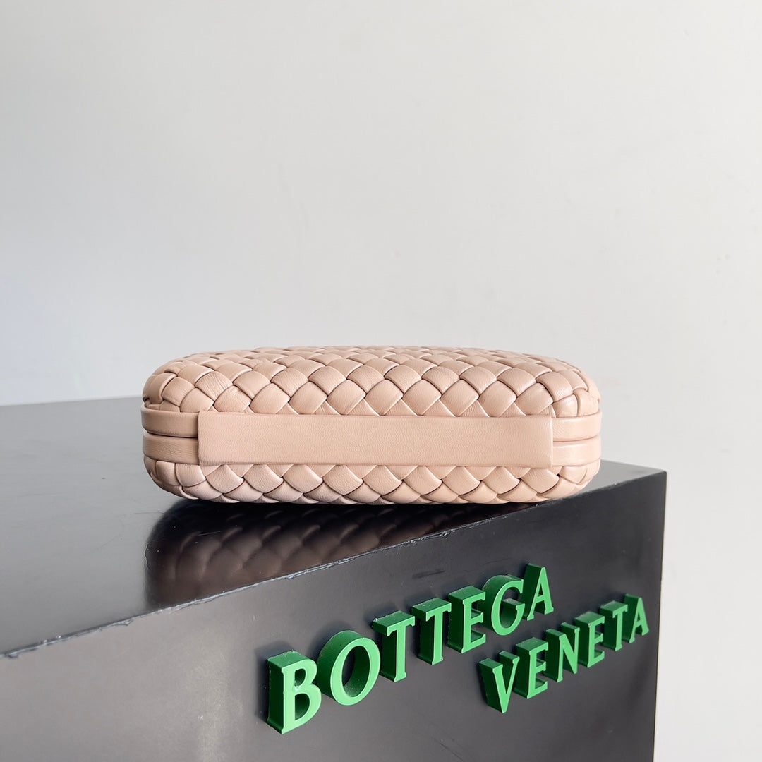 Bottega Veneta Classic Knot 20 in Lotus Lambskin Bag