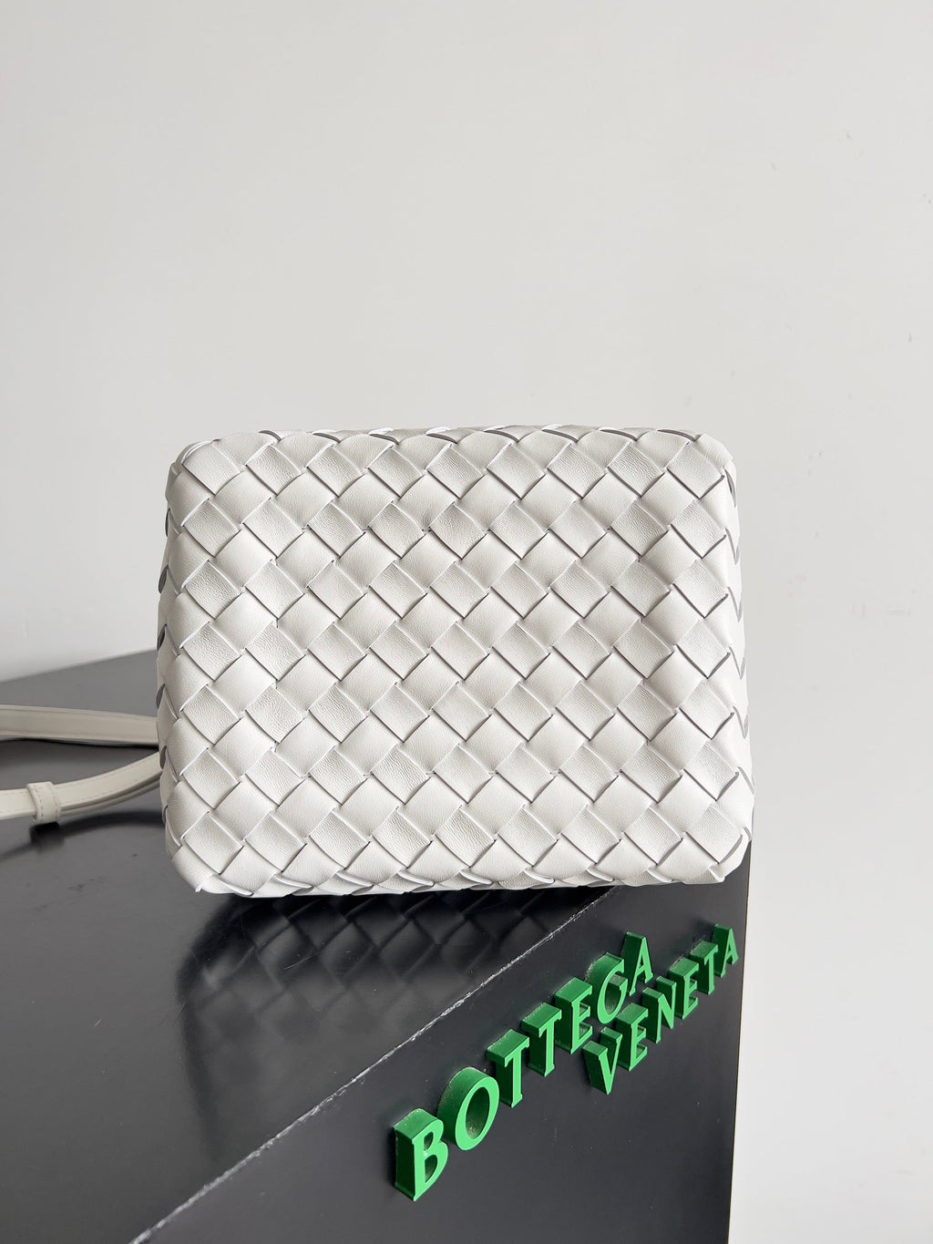 Bottega Veneta Bv Small Parachute 21 White Lambskin Ghw Bag