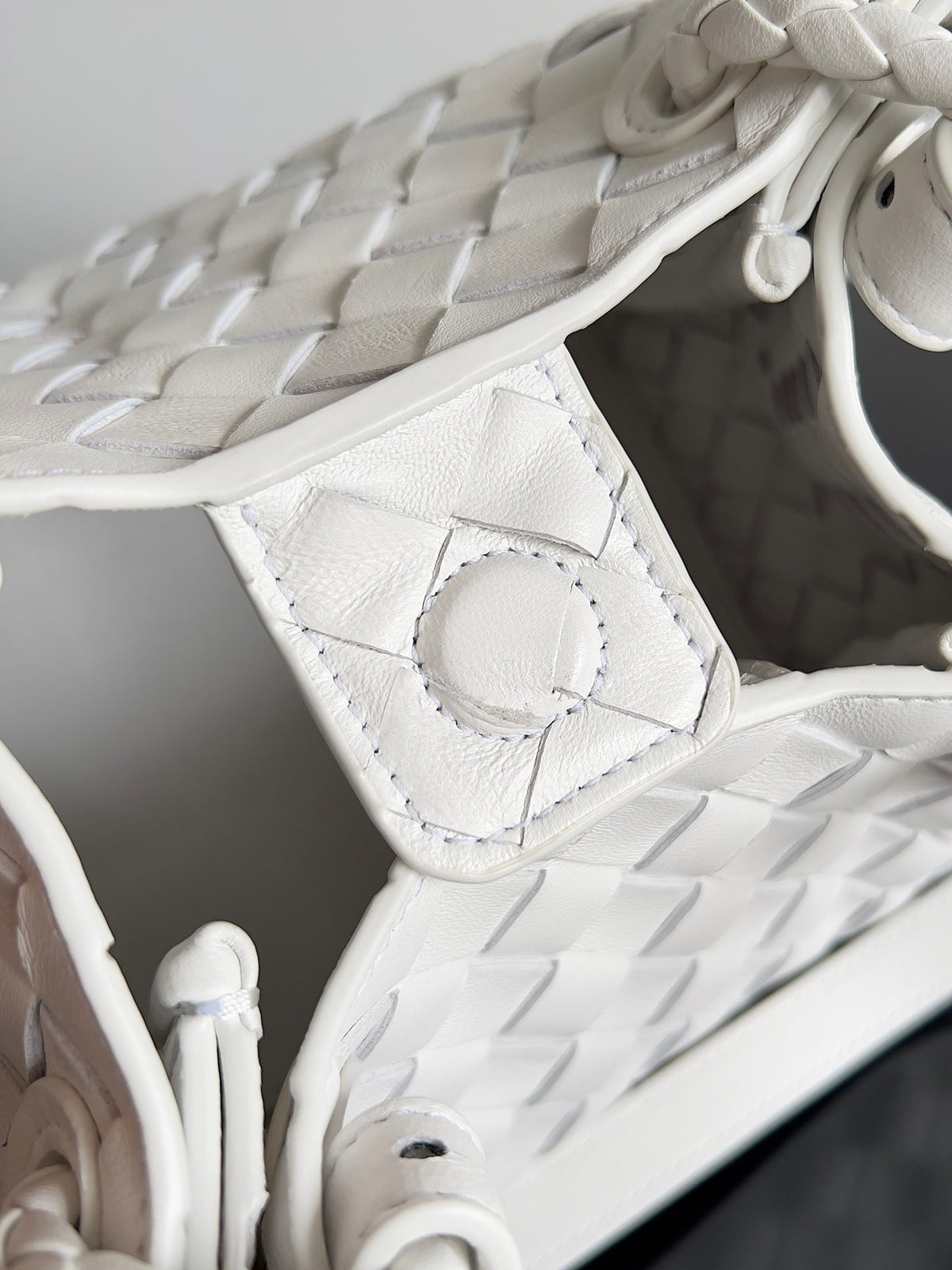 Bottega Veneta Bv Small Parachute 21 White Lambskin Ghw Bag