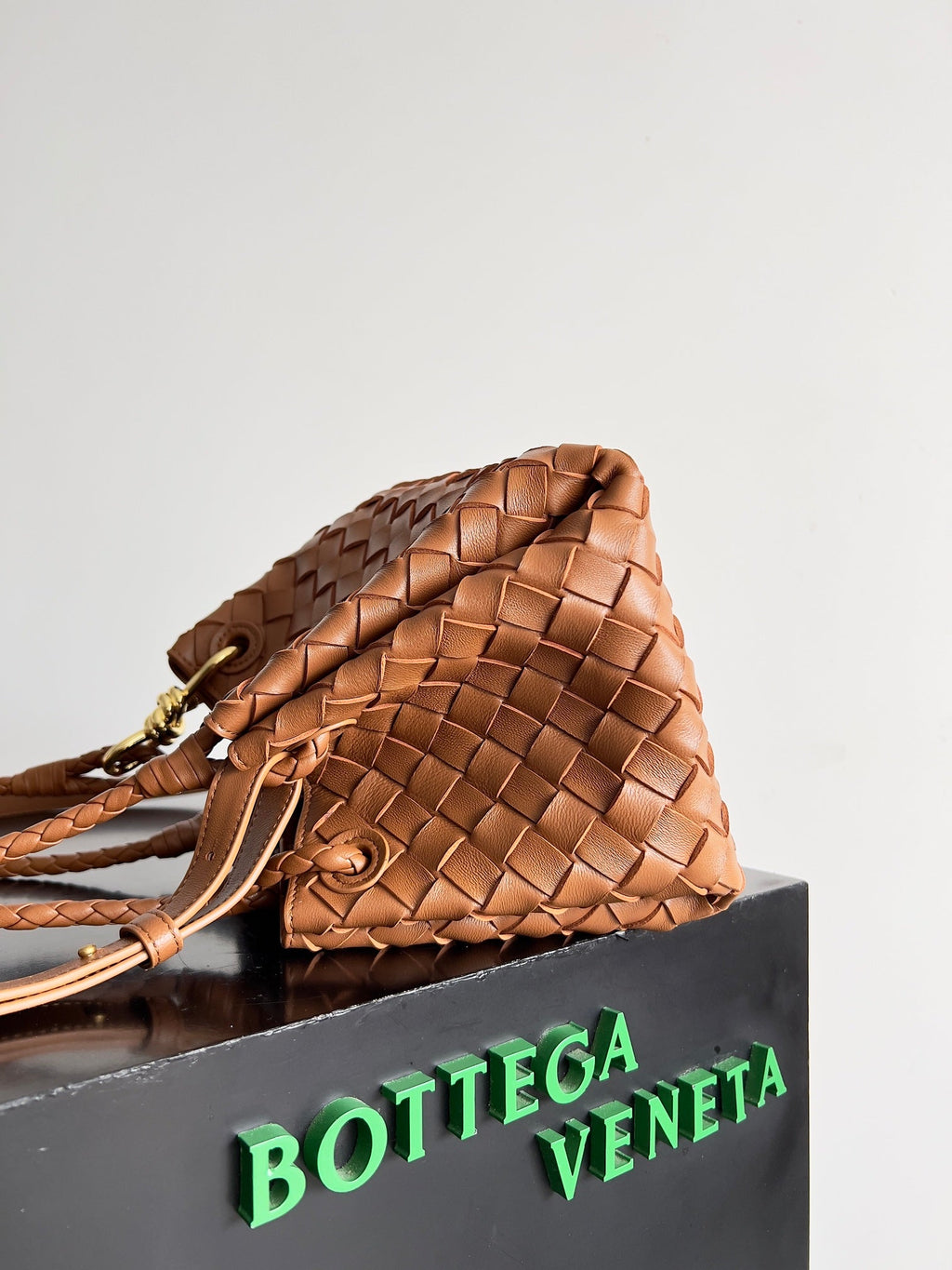 Bottega Veneta Bv Small Parachute 21 Tan Lambskin Ghw Bag