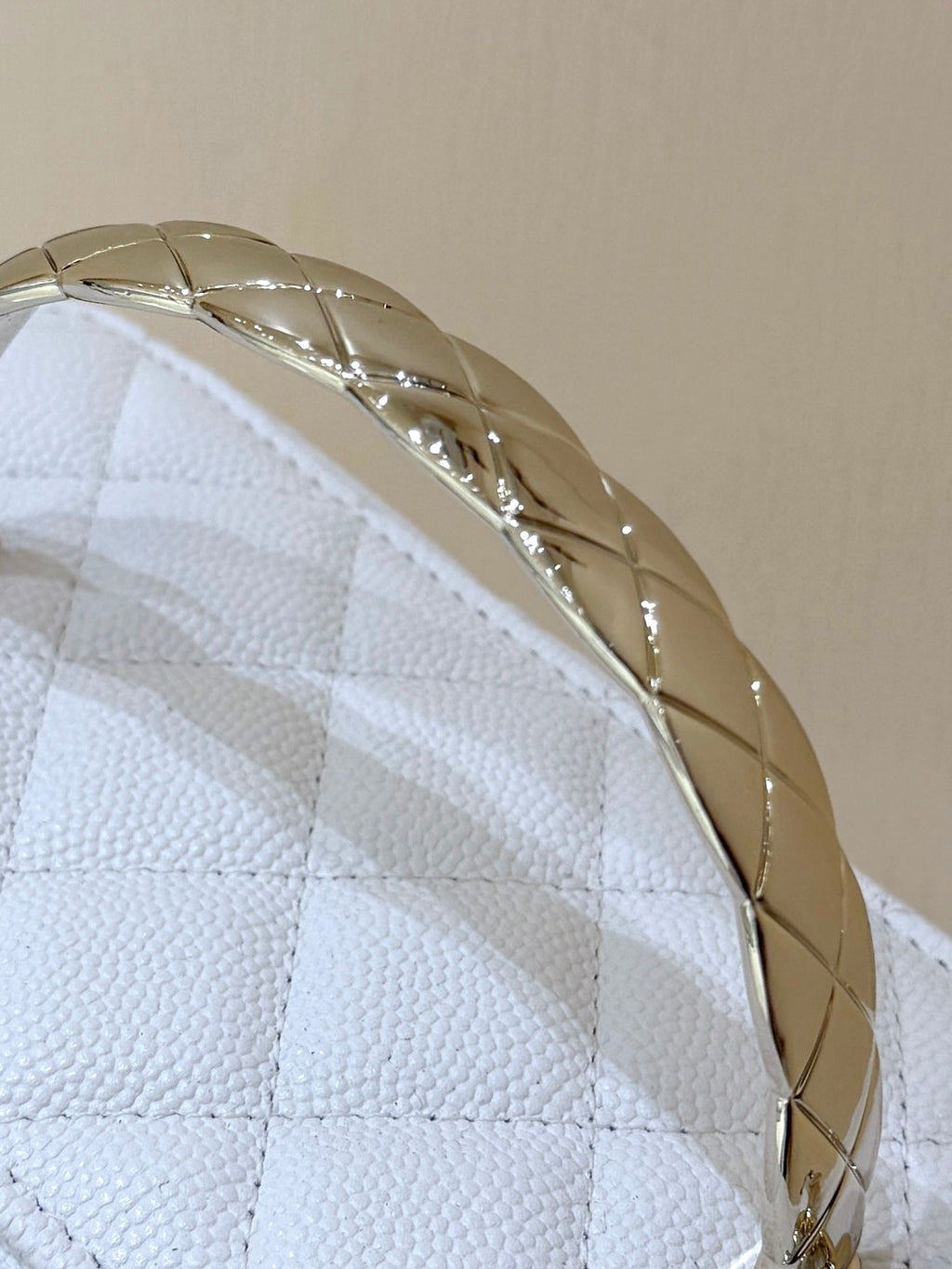 Chanel 25S Coco Crush 17 in White Calfskin Gold Hardware Bag